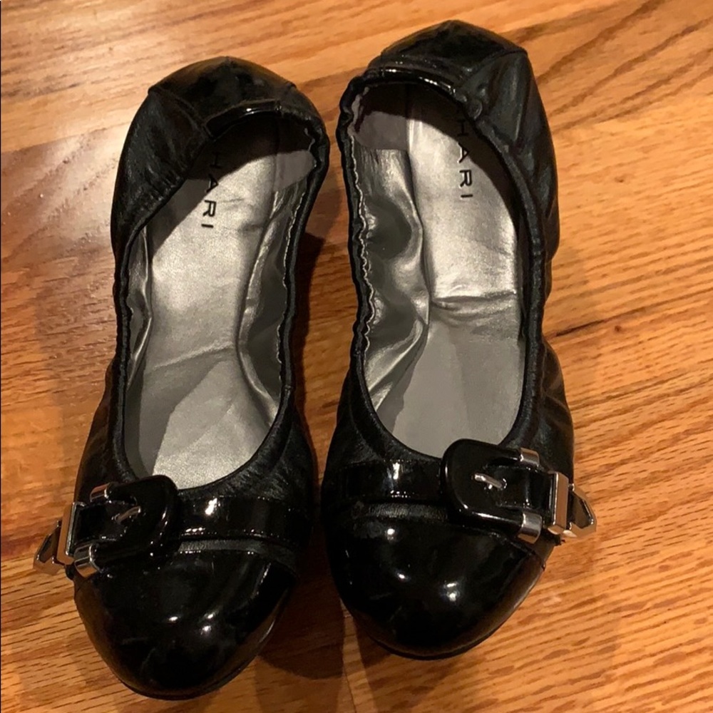 Used black Tahari flats